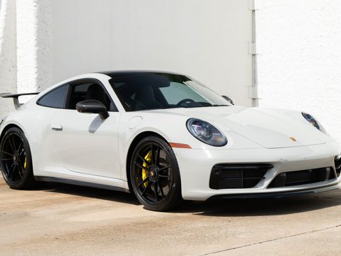 Used 2022 Porsche 911 Carrera GTS RWD image 2