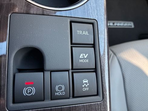 New 2026 Toyota Highlander Platinum AWD/4WD image 34