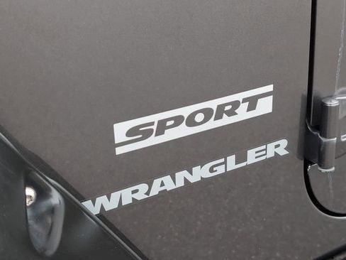 Used 2017 Jeep Wrangler Sport w/ Quick Order Package 24S AWD/4WD image 10