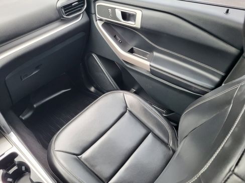 Used 2023 Ford Explorer XLT w/ Equipment Group 202A RWD image 16