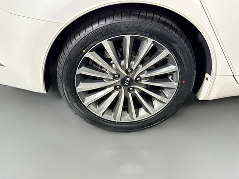 Used 2017 Kia Cadenza Technology FWD image 33