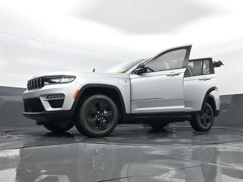 Used 2023 Jeep Grand Cherokee 4WD 4xe image 36