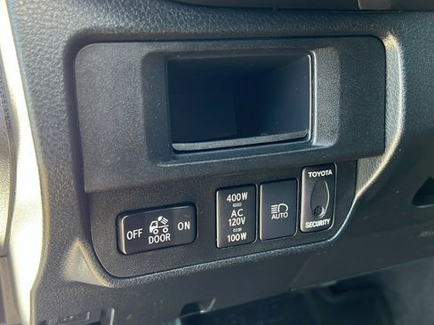 Used 2019 Toyota Tacoma TRD Off-Road AWD/4WD image 25