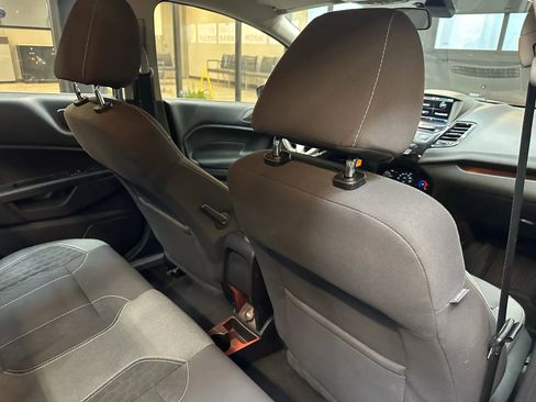 Used 2015 Ford Fiesta SE image 4