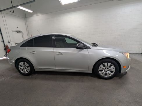 Used 2014 Chevrolet Cruze LS FWD image 3