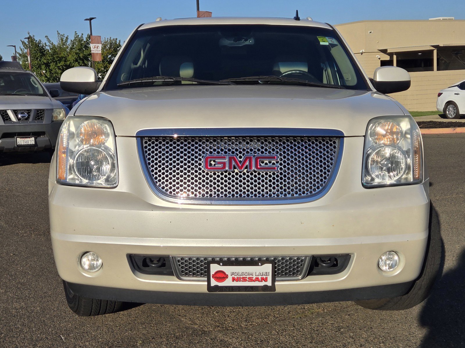 Used 2011 GMC Yukon XL Denali AWD/4WD image 2
