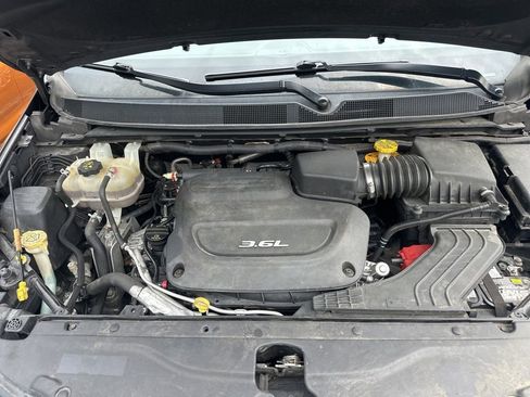 Used 2017 Chrysler Pacifica Touring-L w/ 13 Speaker Alpine Sound Group FWD image 11