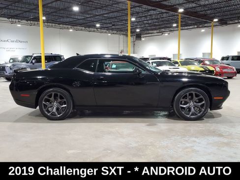 Used 2019 Dodge Challenger SXT w/ Plus Package RWD image 5