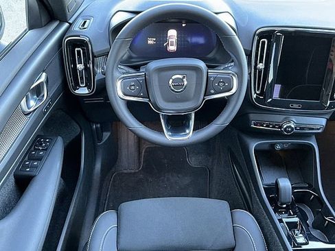 Certified 2025 Volvo XC40 B5 Plus image 5