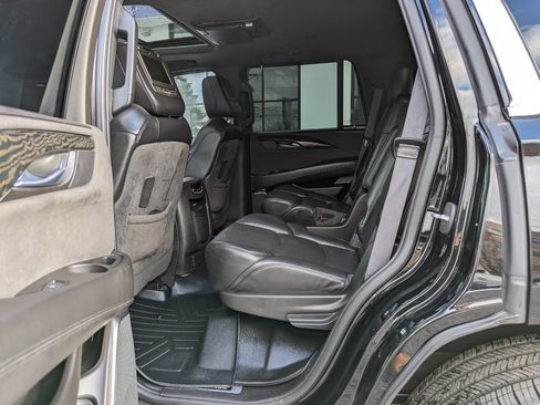Used 2016 Cadillac Escalade Platinum image 41
