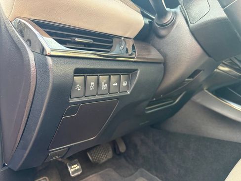Used 2016 Toyota Avalon Limited w/ Toyota Safety Sense Package FWD image 15