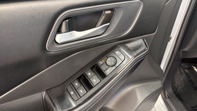 Used 2025 Nissan Rogue SV AWD/4WD image 17