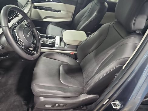 Used 2024 Kia Carnival EX FWD image 15