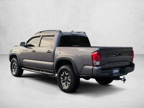 Used 2016 Toyota Tacoma TRD Off-Road w/ Premium & Technology Package AWD/4WD image 7