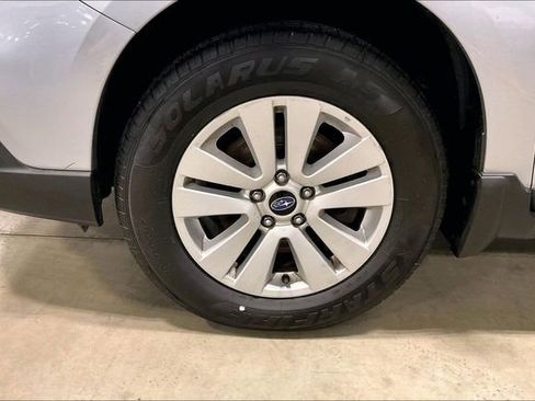 Used 2018 Subaru Outback 2.5i Premium image 9
