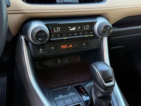 Used 2020 Toyota RAV4 Limited w/ Limited Grade Weather Package FWD image 17