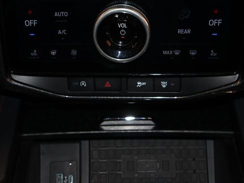 Certified 2024 Ford Expedition Limited image 37