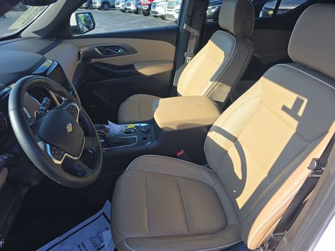 Used 2023 Chevrolet Traverse Premier FWD image 13