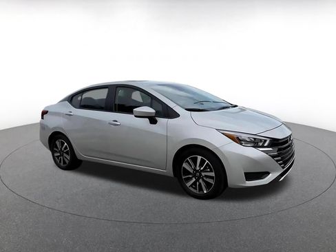 Used 2025 Nissan Versa SV FWD image 2