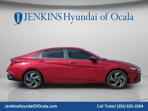 Used 2025 Hyundai Elantra SEL FWD image 2