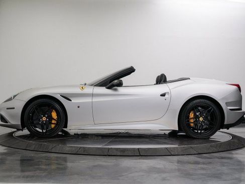 Used 2016 Ferrari California T image 10