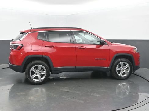 Used 2024 Jeep Compass Latitude AWD/4WD image 6
