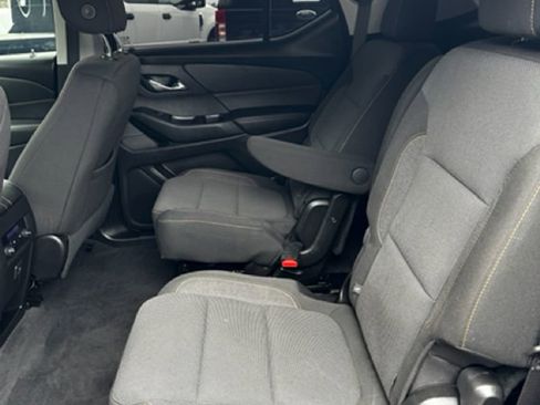 Used 2020 Chevrolet Traverse LT image 16
