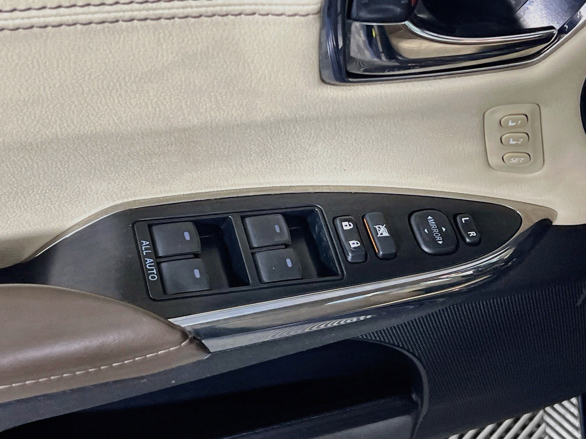 Used 2018 Toyota Avalon Limited FWD image 17
