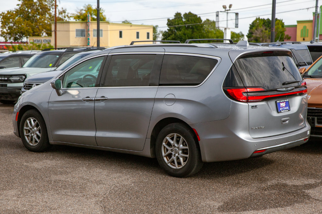 Used 2021 Chrysler Pacifica Touring-L FWD image 7