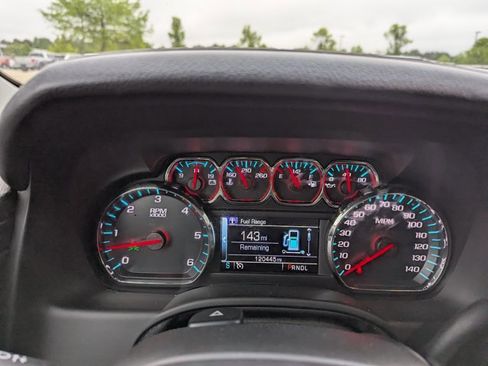 Used 2018 Chevrolet Suburban Premier RWD image 15