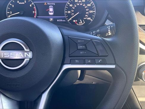 Used 2023 Nissan Altima 2.5 SV image 18