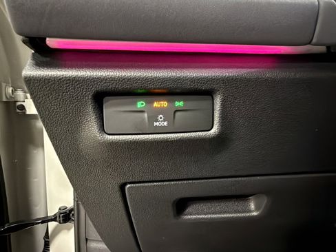 New 2026 Volkswagen Tiguan SE R-Line image 18