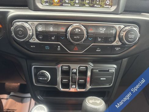 Used 2022 Jeep Wrangler Unlimited Sahara w/ Cold Weather Group image 33