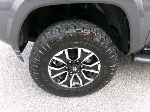 Used 2021 Toyota Tacoma TRD Sport w/ Technology Package image 8