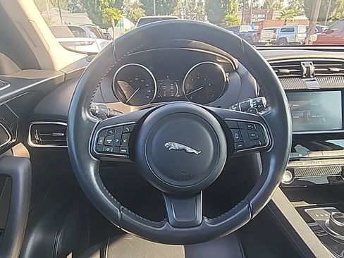 Used 2017 Jaguar F-PACE Premium AWD/4WD image 23