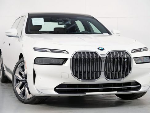 Used 2023 BMW i7 xDrive60 AWD/4WD image 68