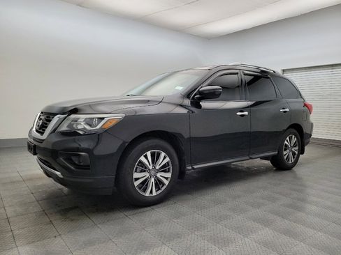 Used 2020 Nissan Pathfinder S image 2
