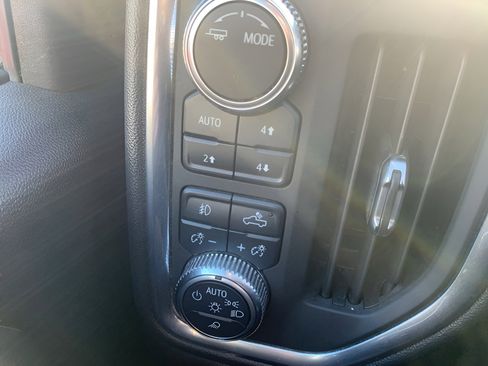 Used 2021 GMC Sierra 3500 Denali w/ Denali Black Diamond Edition image 9