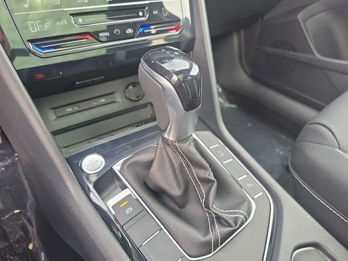 New 2025 Volkswagen Taos SEL image 12