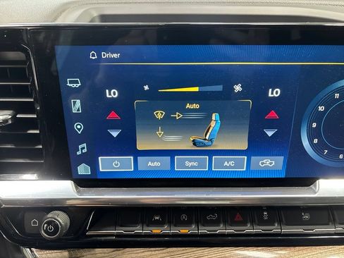 Used 2024 Chevrolet Silverado 1500 LT AWD/4WD image 19