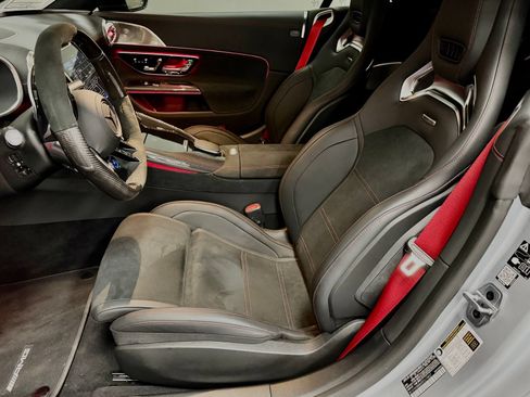 Used 2024 Mercedes-Benz SL 63 AMG 4MATIC image 22