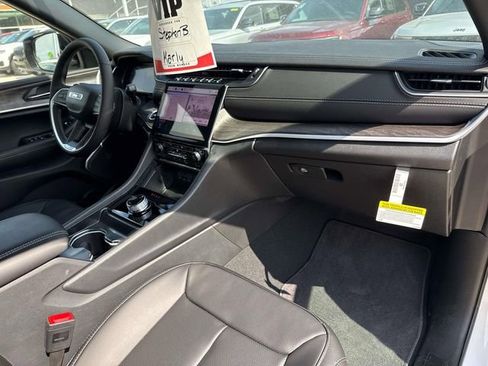 New 2025 Jeep Grand Cherokee L Limited w/ Luxury Tech Group II RWD image 29