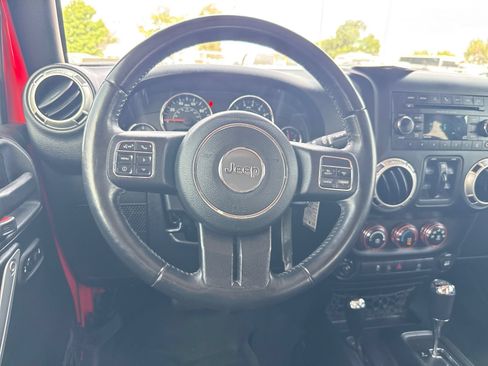 Used 2018 Jeep Wrangler Unlimited Sahara w/ Connectivity Group AWD/4WD image 21