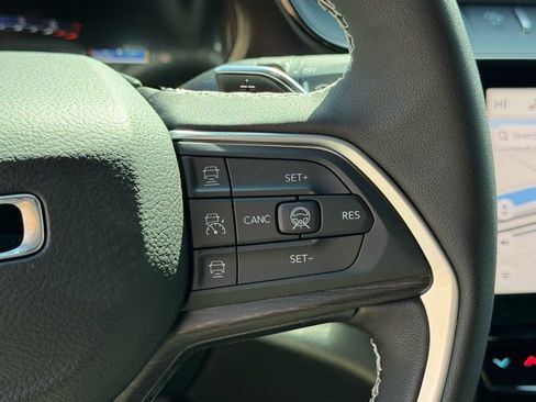 New 2026 Jeep Grand Cherokee Limited w/ Limited Altitude Package AWD/4WD image 17