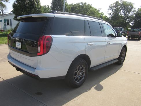 Used 2025 Ford Expedition Active RWD image 6