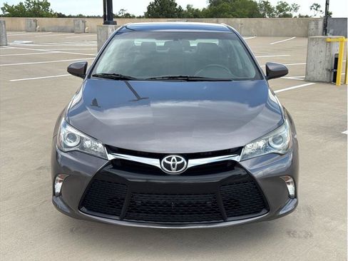 Used 2015 Toyota Camry SE w/ Protection Package FWD image 2