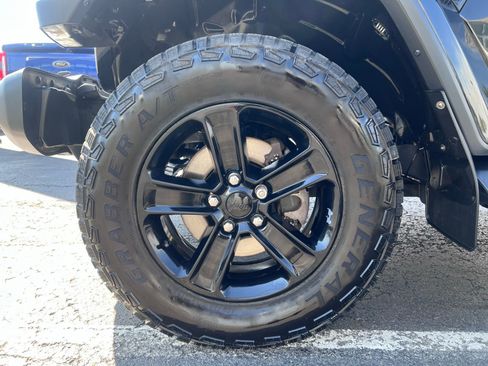 Used 2020 Jeep Wrangler Unlimited Sahara image 18