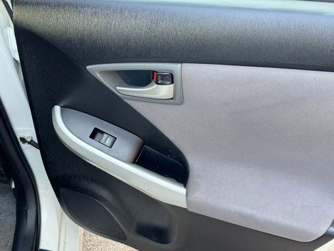 Used 2014 Toyota Prius Three FWD image 25