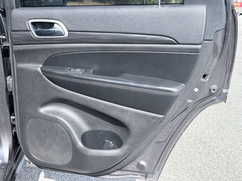 Used 2019 Jeep Grand Cherokee Altitude RWD image 31
