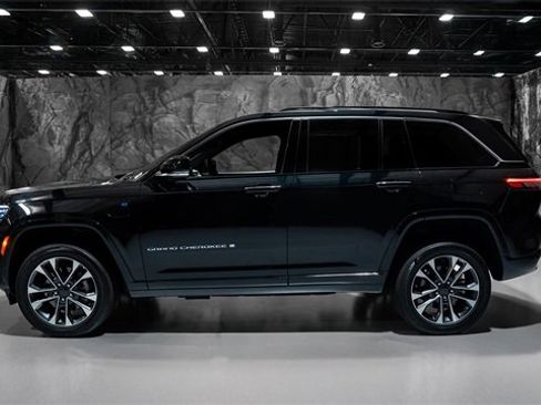 Used 2023 Jeep Grand Cherokee Overland w/ Luxury Tech Group IV image 21